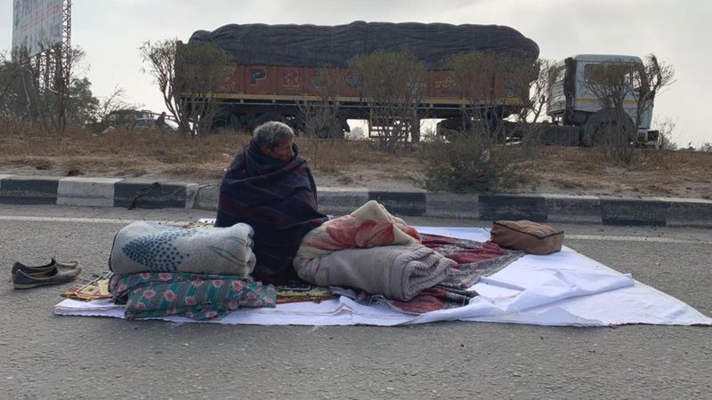 किसान आंदोलनः कड़ाके की ठंड में खुले आसमान तले फ़रियाद - ग्राउंड रिपोर्ट किसान आंदोलनः कड़ाके की ठंड में खुले आसमान तले फ़रियाद - ग्राउंड रिपोर्ट