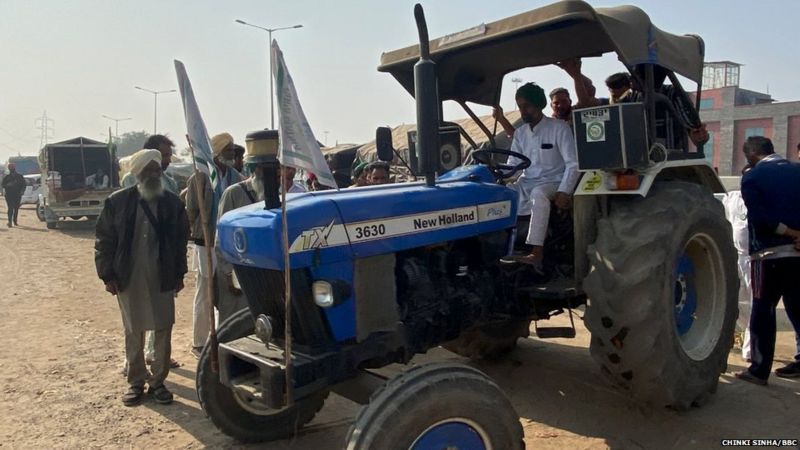 किसान आंदोलन: महीने भर बाद भी कैसे मोर्चे पर डटे हुए हैं लोग किसान आंदोलन: महीने भर बाद भी कैसे मोर्चे पर डटे हुए हैं लोग
