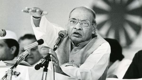 कांग्रेस भले बर्बाद हो जाए लेकिन इसे संभालेंगे सिर्फ सोनिया और राहुल ही! कांग्रेस भले बर्बाद हो जाए लेकिन इसे संभालेंगे सिर्फ सोनिया और राहुल ही!