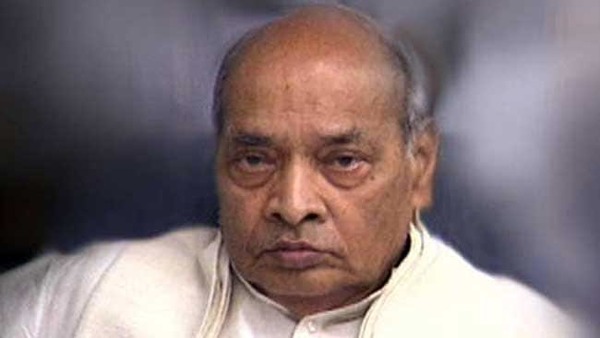 कांग्रेस भले बर्बाद हो जाए लेकिन इसे संभालेंगे सिर्फ सोनिया और राहुल ही! कांग्रेस भले बर्बाद हो जाए लेकिन इसे संभालेंगे सिर्फ सोनिया और राहुल ही!