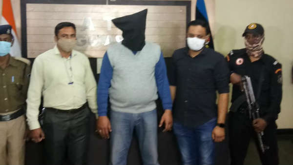 24 साल से फरार चल रहा दाऊद का करीबी अब्दुल माजिद को एटीएस ने झारखंड से किया गिरफ्तार 24 साल से फरार चल रहा दाऊद का करीबी अब्दुल माजिद को एटीएस ने झारखंड से किया गिरफ्तार