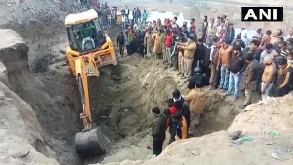 3 children dead four injured in mud slide in Agra 3 children dead four injured in mud slide in Agra