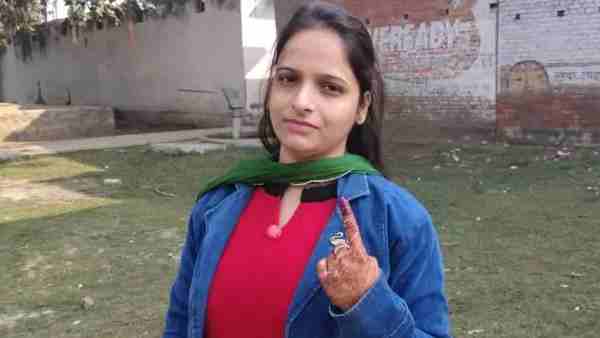 फेरे लेने से पहले निभाया मतदान का फर्ज