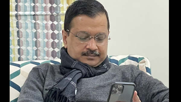 मफलर पहने केजरीवाल की नई फोटो आई सामने तो AAP नेता ने ही ली मौज, बोले- सर्दी आ गई मफलर पहने केजरीवाल की नई फोटो आई सामने तो AAP नेता ने ही ली मौज, बोले- सर्दी आ गई