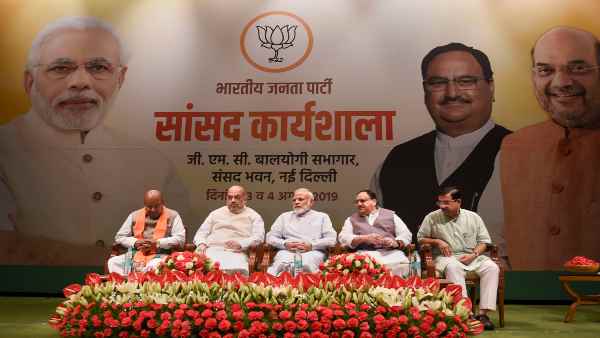 6 साल में कुल 19 पार्टियां एनडीए से अलग हुईं
