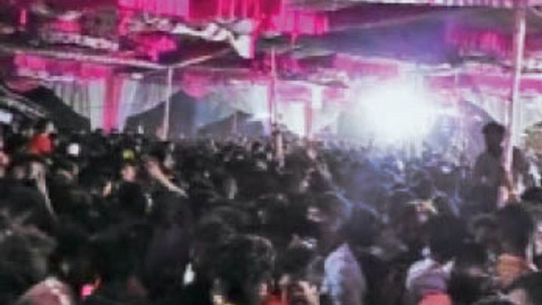 Thousands People Garba And Timli dance In Vyara Kapura Village at surat district After Songadh, video goes to viral Thousands People Garba And Timli dance In Vyara Kapura Village at surat district After Songadh, video goes to viral