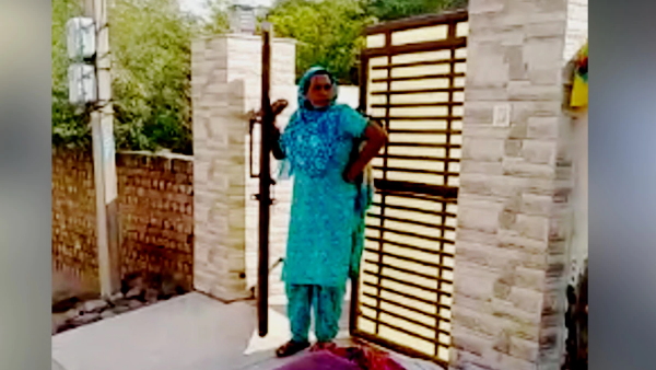 सरकारी नौकरी से सेवानिवृत्त हैं तीनों बेटे