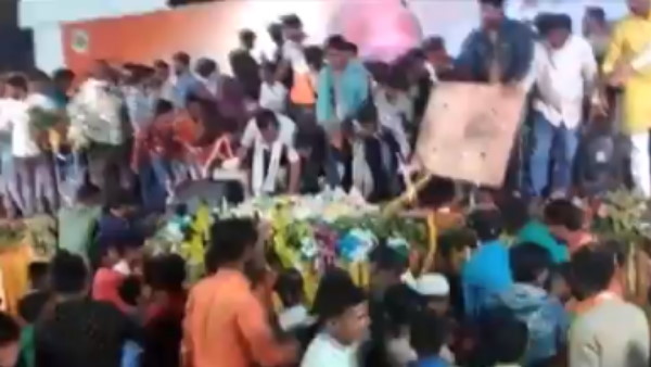 मिनटों में गायब हुआ 81 किलो का केक