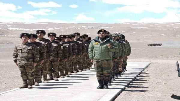Ladakh: Chinese soldiers find it difficult to stay on LAC as cold starts, battered in front of Indian Army Ladakh: Chinese soldiers find it difficult to stay on LAC as cold starts, battered in front of Indian Army