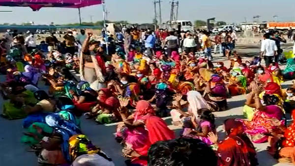 watch Video: Clash Between People and police over water crisis at bharuch district watch Video: Clash Between People and police over water crisis at bharuch district
