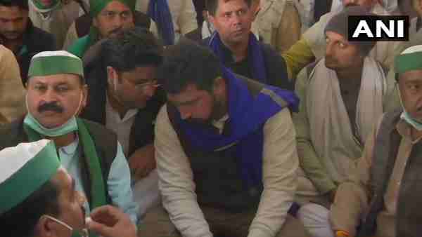 Bhim Army Chief Chandrashekhar Azad joins farmers protest at Ghazipur-Ghaziabad border Bhim Army Chief Chandrashekhar Azad joins farmers protest at Ghazipur-Ghaziabad border