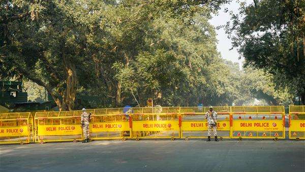 farmers protest Chilla and Gazipur borders closed for traffic coming from Noida and Gaziabad farmers protest Chilla and Gazipur borders closed for traffic coming from Noida and Gaziabad