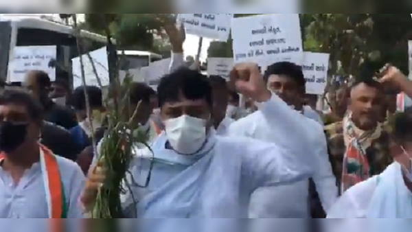In support of farmers: Gujarat Congress holds dharna against new farm laws In support of farmers: Gujarat Congress holds dharna against new farm laws