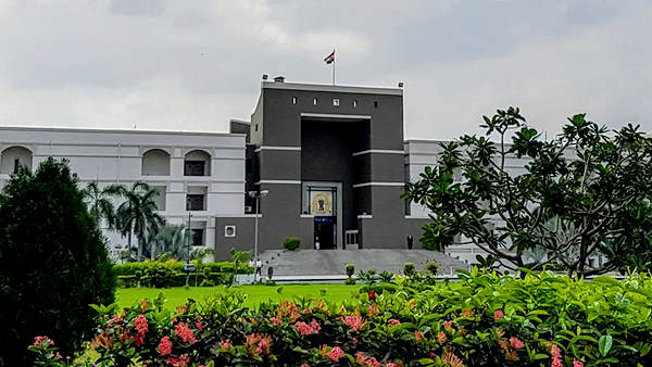 Gujarat High Courts building closed till Dec 14 Due to Covid-19 Gujarat High Courts building closed till Dec 14 Due to Covid-19