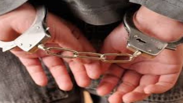 पुलिस ने मृतका की लाश को घर से थोड़ी दूर खेत से बरामद कर लिया
