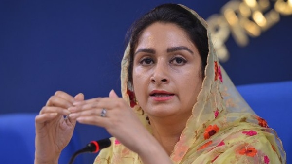 Farmers protest Harsimrat Kaur Badal Congratulate RLP for quitting NDA Farmers protest Harsimrat Kaur Badal Congratulate RLP for quitting NDA