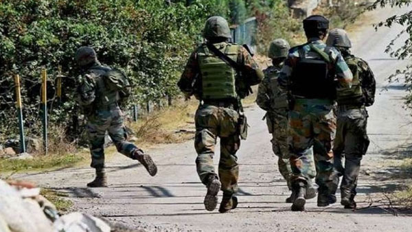 jammu kashmir news Encounter in Lawaypora area of Srinagar terrorist and security forces jammu kashmir news Encounter in Lawaypora area of Srinagar terrorist and security forces