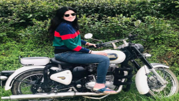 सोशल मीडिया पर पोस्ट डालकर जोड़ा युवाओं को