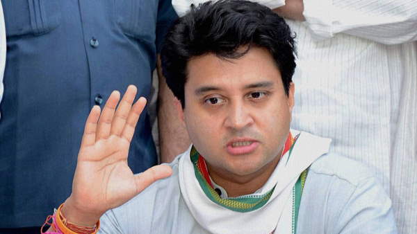 पार्टी को मध्य प्रदेश में लगा पहला बड़ा झटका