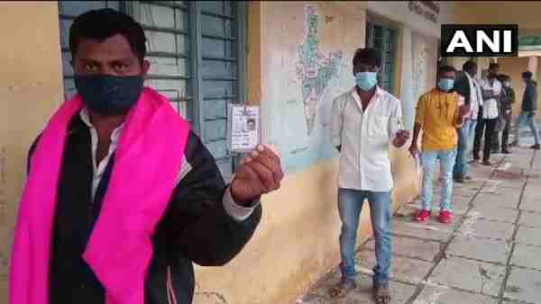 Voting for the second phase of Karnataka gram panchayat elections begins Voting for the second phase of Karnataka gram panchayat elections begins