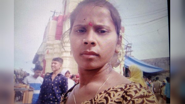 lions hunting a girl near the village in Gujarat, another girl saved her life by jumping in water tank lions hunting a girl near the village in Gujarat, another girl saved her life by jumping in water tank