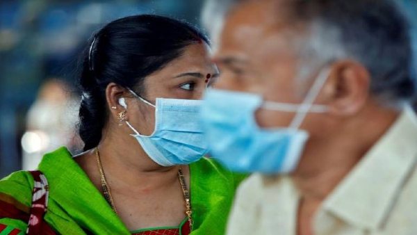 मास्क लगाकर रखें, संक्रमण के खिलाफ बेहतर काम करते हैं मास्क