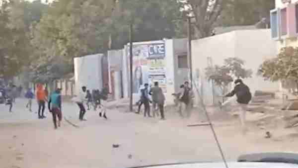 Many people attacked Mathuras Rashtriya Swayamsevak office Many people attacked Mathuras Rashtriya Swayamsevak office