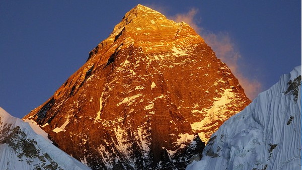 विदेशी पर्वतारोहियों पर प्रतिबंध