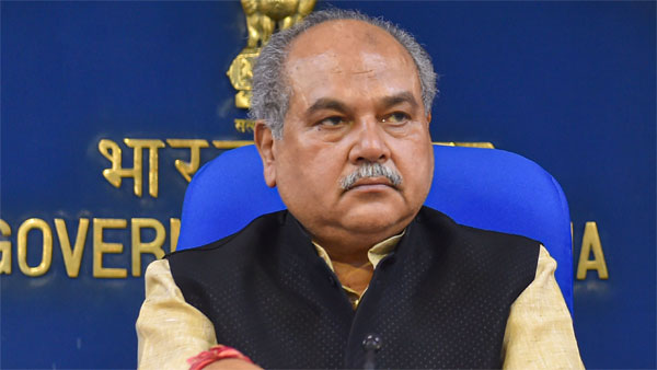 किसानों के साथ 5वें दौर की बैठक में बोले कृषि मंत्री- प्रदर्शन कर रहे बच्चे-बुजुर्गों को भेजें घर किसानों के साथ 5वें दौर की बैठक में बोले कृषि मंत्री- प्रदर्शन कर रहे बच्चे-बुजुर्गों को भेजें घर