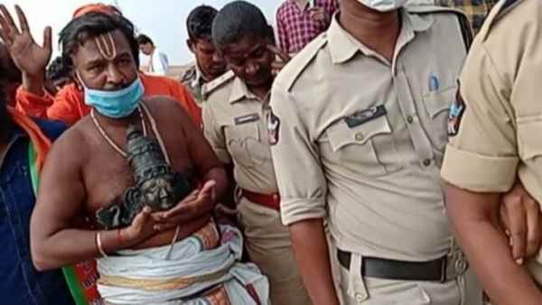 19 महीनों में 120 मंदिरों पर हमले- चंद्रबाबू
