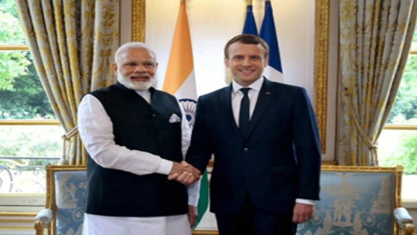 PM narendra Modi speaks with france President Emmanuel Macron extends support to fight against terror PM narendra Modi speaks with france President Emmanuel Macron extends support to fight against terror