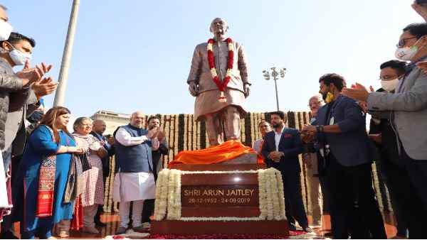 शाह ने किया जेटली की प्रतिमा का अनावरण