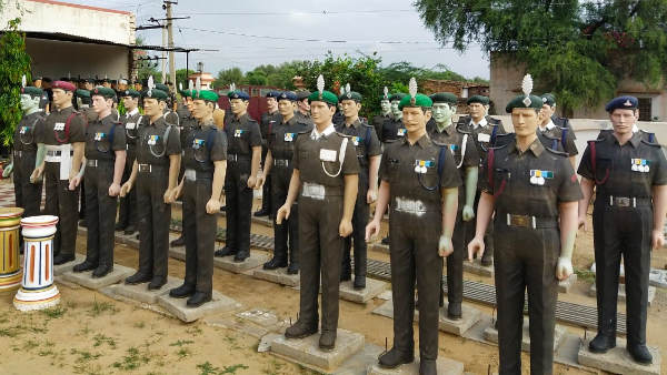 वीरेंद्र सिंह शेखावत के घर 'शहीदों की फौज'
