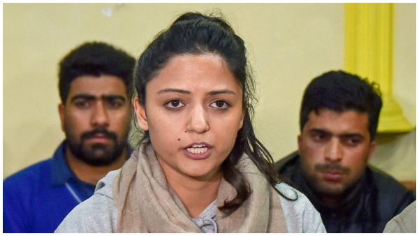 शेहला पर 3 करोड़ लेने का पिता ने लगाया आरोप