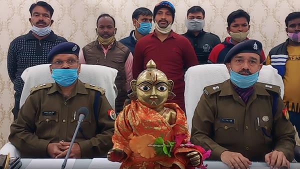 two handcuffed by police for theft of Ashtadhatu idol worth rs 10 crore in shravasti two handcuffed by police for theft of Ashtadhatu idol worth rs 10 crore in shravasti
