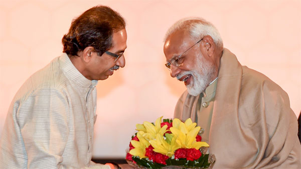 महाराष्ट्र दौर गए PM मोदी को संजय राउत ने 'हमारे नेता' बताया