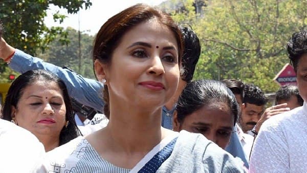 शीतकालीन सत्र न बुलाने के फैसले पर बोलीं उर्मिला मातोंडकर- देश खुल चुका है सिवाय संसद के, जहां... शीतकालीन सत्र न बुलाने के फैसले पर बोलीं उर्मिला मातोंडकर- देश खुल चुका है सिवाय संसद के, जहां...