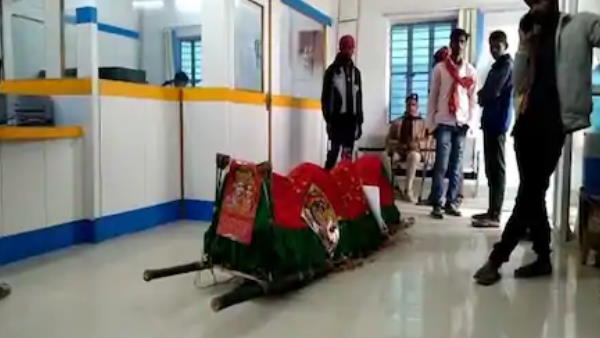 PATNA villagers reched bank office with dead body PATNA villagers reched bank office with dead body