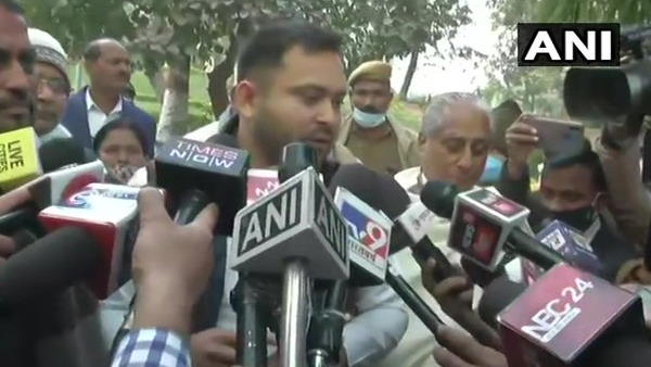 Tejashwi yadav meet with governor phagu singh chauhan Tejashwi yadav meet with governor phagu singh chauhan