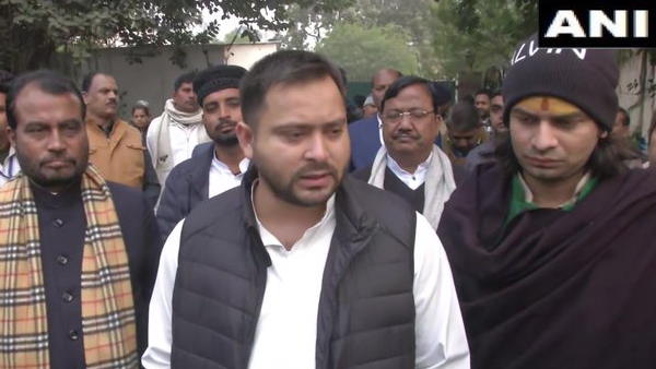 teajshwi yadav reached patna airport for meeting with lalu prasad yadav teajshwi yadav reached patna airport for meeting with lalu prasad yadav