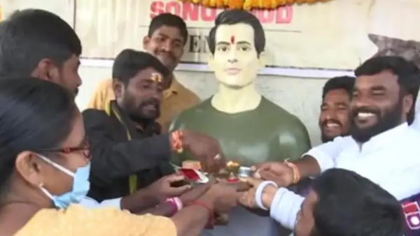 तेलंगाना के लोगों ने बनवाया मंदिर