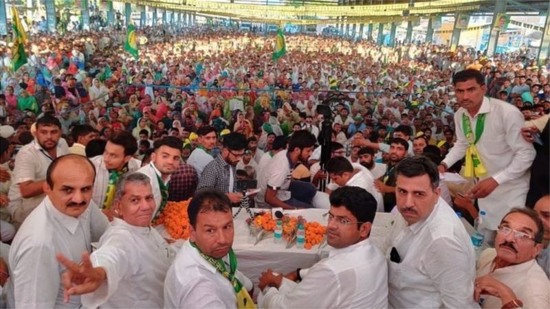 दुष्यंत चौटाला: हरियाणा की खट्टर सरकार में बने रहना मजबूरी या ज़रूरी? दुष्यंत चौटाला: हरियाणा की खट्टर सरकार में बने रहना मजबूरी या ज़रूरी?