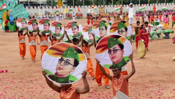 नेताजी की विरासत को झपटने के लिए भाजपा-तृणमूल में होड़ नेताजी की विरासत को झपटने के लिए भाजपा-तृणमूल में होड़
