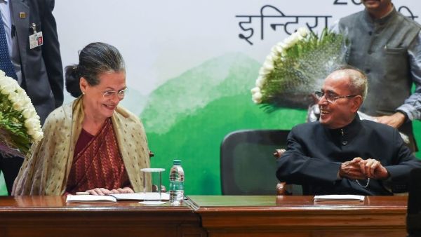 कांग्रेस में मैजिक नेतृत्व खत्म: प्रणव दा