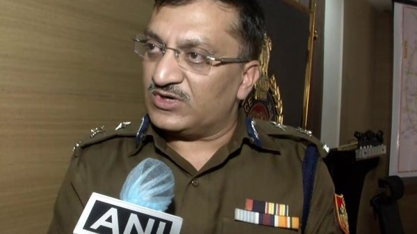 Republic Day पर ट्रैफिक पुलिस की एडवाइजरी: छोटा होगा परेड का रूट, दर्शकों की संख्या भी कम Republic Day पर ट्रैफिक पुलिस की एडवाइजरी: छोटा होगा परेड का रूट, दर्शकों की संख्या भी कम
