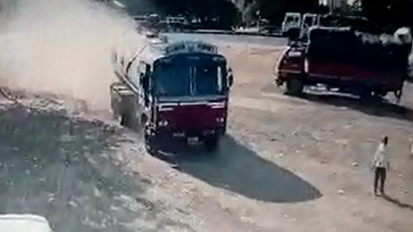 road accident in gujarat, mother and father lost lives with a child road accident in gujarat, mother and father lost lives with a child