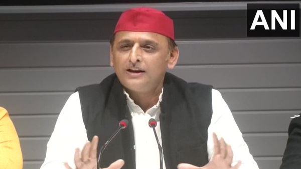 भाजपा नेता भी लगातार अखिलेश पर हमलावर