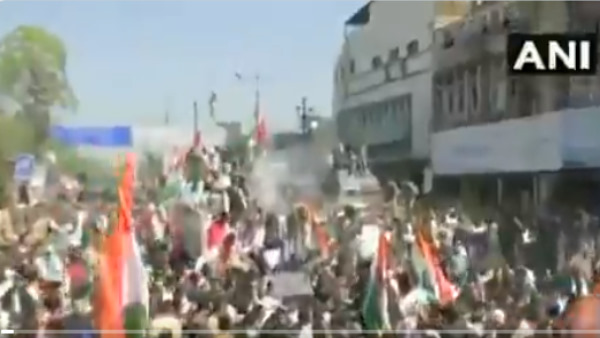 Bhopal police lathi-charge on Congress workers going to besiege Madhya Pradesh Raj Bhavan Bhopal police lathi-charge on Congress workers going to besiege Madhya Pradesh Raj Bhavan