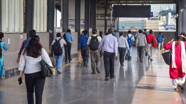 farmers protest few people handover pamphlets and address passengers regarding kisan agitation in delhi metro farmers protest few people handover pamphlets and address passengers regarding kisan agitation in delhi metro
