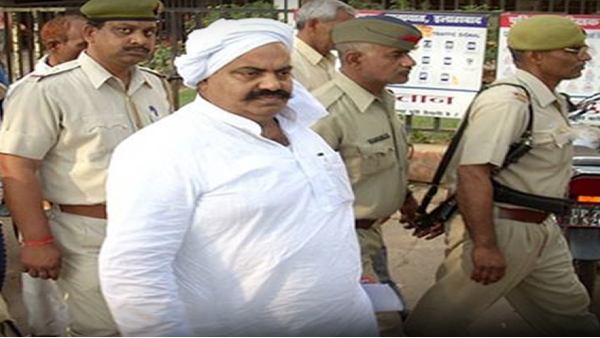 योगी सरकार के एक्शन मोड से बाहुबलियों में इतना खौफ है कि...